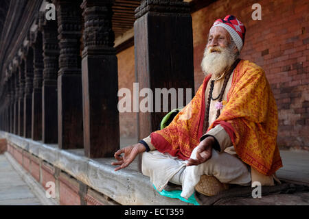 Eine buddhistische Sadhu devotee in Durbar Square als UNESCO-Weltkulturerbe in der Stadt Bhaktapur auch als Khwopa in Nepal bekannt aufgeführt Stockfoto