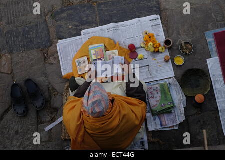 Hindu Anhänger in Pashupatinath Tempel ein Hindu-Schrein und eines der größten Shiva-sites ist die am Ufer des Flusses Bagmati und verzeichnet in UNESCO-Liste des Welterbes in Kathmandu-Nepal Stockfoto