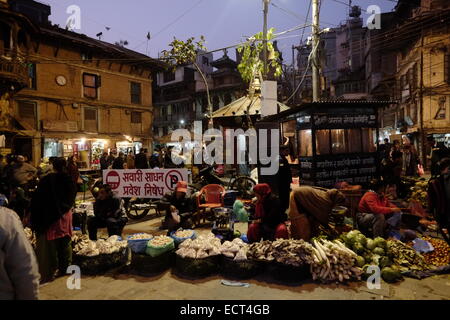 Anbieter Gemüse Verkauf auf der Straße in der Stadt Kathmandu Nepal Stockfoto