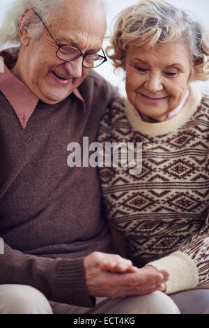 Hingebungsvolle paar Rentner Stockfoto