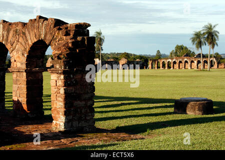 Die Ruinen der Anfang des 18. Jahrhunderts Jesuitenmission auf Trinidad del Parana, Paraguay Stockfoto