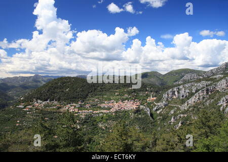 Die mittelalterlichen thront Dorf Peille, Cote d ' Azur, Alpes-Maritimes, Cote d ' Azur. Stockfoto