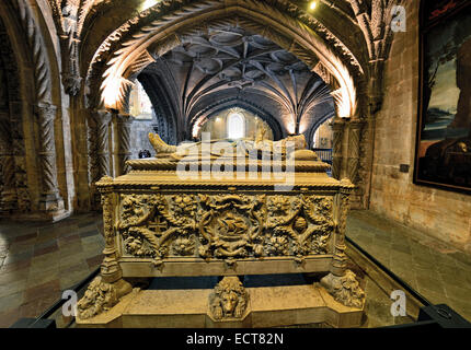 Portugal, Lissabon: Grab von Vasco da Gama im Inneren der Klosterkirche Santa Maria im Kloster Jeronimos in Belém Stockfoto