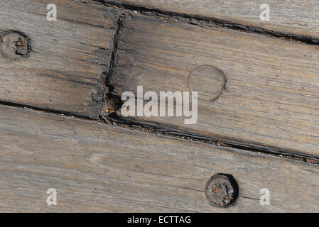 Nahaufnahme von der ursprünglichen hölzernen Planken an Deck das Schlachtschiff USS Missouri in Pearl Harbor Stockfoto