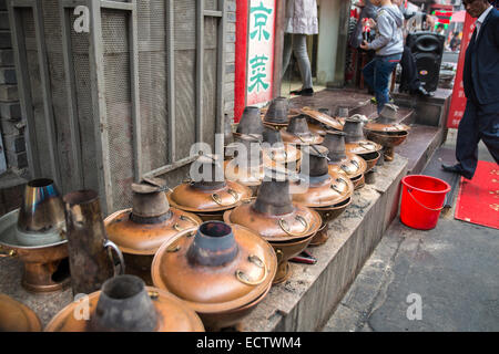 Mongolische Eintöpfen auf der Straße vor dem Restaurant, Beijing Stockfoto