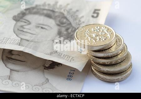 Stapel von Geld, Pfund-Münzen Stockfoto