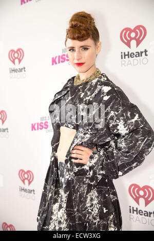 Chicago, Illinois, USA. 17. Dezember 2014. Entertainer KIESZA besucht 103,5 KISS FM Jingle Ball 2014 in der Allstate Arena in Chicago, Illinois © Daniel DeSlover/ZUMA Draht/Alamy Live News Stockfoto