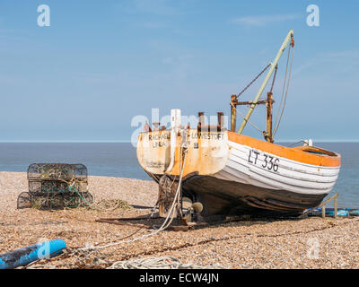 Angabe, die die Fischerei-Industrie wenn auch kleine, an der Nordostküste Englands in Aldeburgh, Suffolk überlebt. Stockfoto