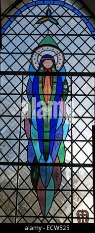 Millennium-Buntglasfenster, St Marys Church Ardley, mit Fewcott Civil Parish, Oxfordshire, England, Großbritannien Stockfoto