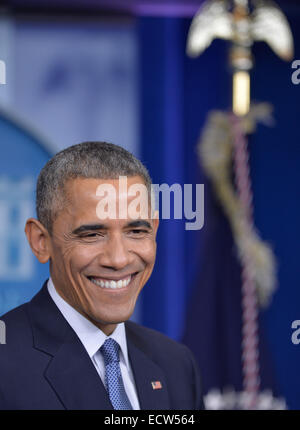 Washington, DC, USA. 19. Dezember 2014. US-Präsident Barack Obama beherbergt der zum Jahresende Pressekonferenz in die Brady-Briefing-Room des weißen Hauses in Washington, D.C., Hauptstadt der USA, 19. Dezember 2014. Bildnachweis: Bao Dandan/Xinhua/Alamy Live-Nachrichten Stockfoto