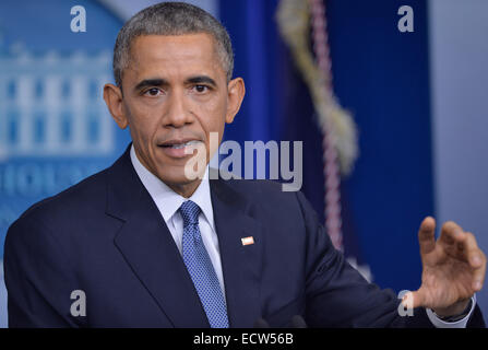 Washington, DC, USA. 19. Dezember 2014. US-Präsident Barack Obama beherbergt der zum Jahresende Pressekonferenz in die Brady-Briefing-Room des weißen Hauses in Washington, D.C., Hauptstadt der USA, 19. Dezember 2014. Bildnachweis: Bao Dandan/Xinhua/Alamy Live-Nachrichten Stockfoto