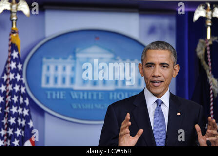 Washington, DC, USA. 19. Dezember 2014. US-Präsident Barack Obama beherbergt der zum Jahresende Pressekonferenz in die Brady-Briefing-Room des weißen Hauses in Washington, D.C., Hauptstadt der USA, 19. Dezember 2014. Bildnachweis: Bao Dandan/Xinhua/Alamy Live-Nachrichten Stockfoto