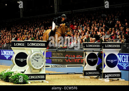 London, UK. 19. Dezember 2014. London Olympia Horse Show. Die Longine Christmas Cracker Jos Verlooy auf Domino belegte den 3. Platz Credit: Action Plus Sport/Alamy Live News Stockfoto