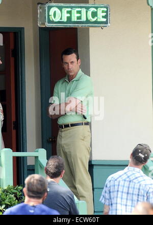 Jon Hamm wird in seinem 60er Charakter Don Draper, als er am Set von der hit-Show Mad Men Dreharbeiten in Los Angeles gesichtet wurde.  Mitwirkende: Jon Hamm wo: Los Angeles, California, Vereinigte Staaten von Amerika bei: 16. Juni 2014 Stockfoto