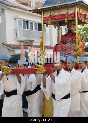 Shuri Schlossfest statt in Okinawa Naha City. Eine Prozession findet sich von der Burg - der Ryukyu-König. Stockfoto