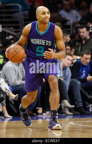 19. Dezember 2014: Charlotte Hornets bewachen Gerald Henderson (9) in Aktion während der NBA-Spiel zwischen den Charlotte Hornets und die Philadelphia 76ers im Wells Fargo Center in Philadelphia, Pennsylvania. Die Charlotte Hornets gewann 109-91. Stockfoto