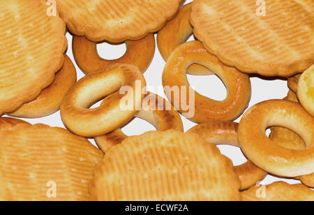 Viele Bagels auf einem weißen Hintergrund isoliert Stockfoto