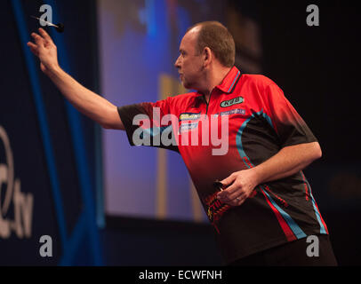 London, UK. 20. Dezember 2014. William Hill World Darts Championship. Ronny Huybrechts [BEL] während seines Spiels mit Andy Smith (28) [ENG]. Bildnachweis: Aktion Plus Sport/Alamy Live-Nachrichten Stockfoto