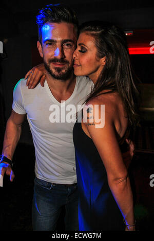 Kym Marsh genießt eine Nacht in der Amber Lounge Night Club, Knutsford mit Freunden und ihrem Partner Dan Hooper. Stockfoto