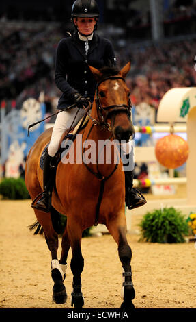 London, UK. 20. Dezember 2014. London Olympia Horse Show. Welt Klasse Programm U23 britischen Meisterschaften 1. Platz Kerry Brennan Credit: Action Plus Sport/Alamy Live News Stockfoto