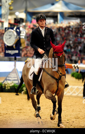 London, UK. 20. Dezember 2014. London Olympia Horse Show. Welt Klasse Programm U23 British Championships Joseph Davison Reiten Vennoot 11 3. platziert Credit: Action Plus Sport/Alamy Live News Stockfoto