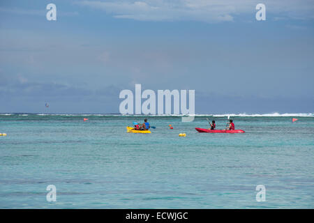 Mikronesien, Marianen, US-Territorium Guam, Tamuning. Popular Ypao Strand Tumon Bay entlang der Philippinensee. Stockfoto