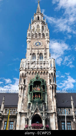 Neues Rathaus am Marienplatz in München. Stockfoto