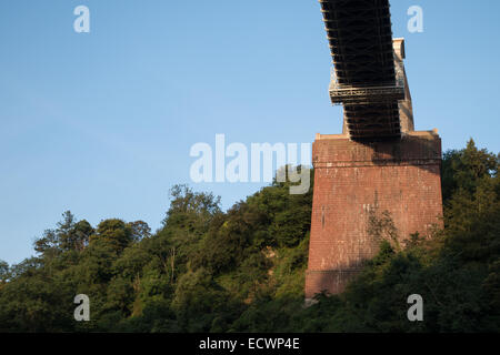 Blick von unten die Clifton Suspension Bridge in Bristol, Großbritannien Stockfoto