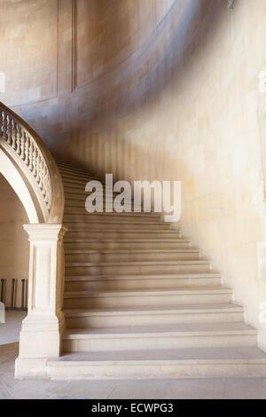 Alte Treppe aus reinem weißem Marmor Stockfoto