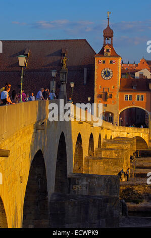 Regensburg, Brücke über Donau, Ratisbone Stein. Oberpfalz, Bayern. Deutschland. Stockfoto