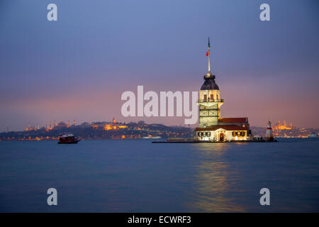 Jungfernturm am Abend in Istanbul Türkei 2014 Stockfoto