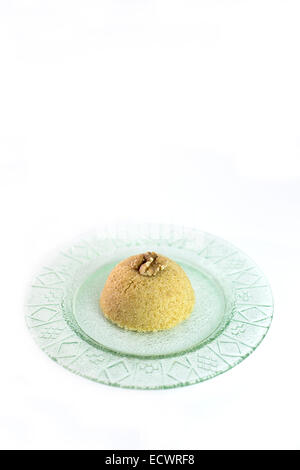 Traditionelle türkische Grieß süß Wüste Halva-Irmik Helvasi mit Nüssen Stockfoto