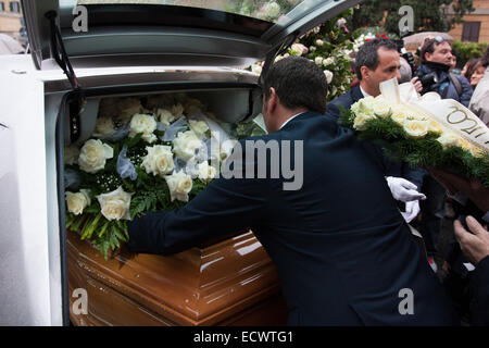 Italien, 20. Dezember 2014. Die Beerdigung von der italienischen Schauspielerin Virna Lisi verstorbenen im Alter von 78. Bildnachweis: Luca Prizia/Pacific Press/Alamy Live-Nachrichten Stockfoto