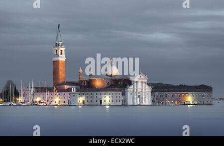 San Giorgio Maggiore Venedig, Flutlicht am Abend Stockfoto