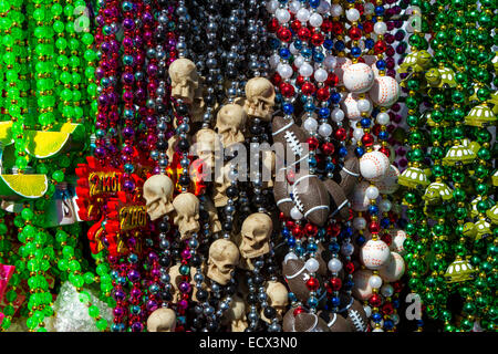 Nahaufnahme einer Vielzahl von Karneval bunte Perlen auf einem Festival in Galveston, Texas, USA. Stockfoto