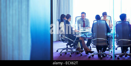 Geschäftsleute mit treffen im Konferenzraum Stockfoto