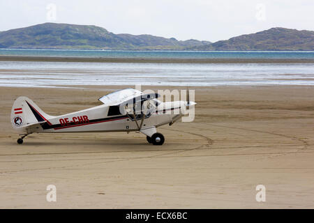 Aviat Husky a-1 OE-CHR Taxxing am Strand vor dem Start der Insel Barra Airport Stockfoto