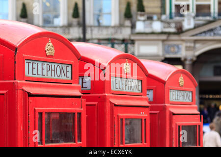 Drei typische London rote Telefonzellen neben einander Stockfoto