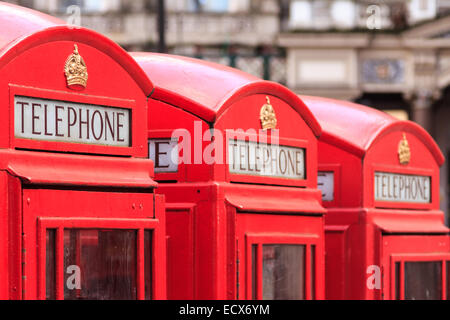 Drei typische London rote Telefonzellen neben einander Stockfoto