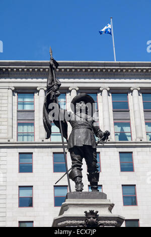 Die Maisonneuve-Denkmal am Place d ' Armes, Montreal, Quebec, Canada.Paul Chomedey de Maisonneuve ist der Gründer von Montreal. Stockfoto