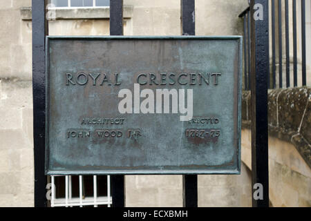 Royal Crescent Plakette außerhalb von No 1 Royal Crescent, City of Bath, Somerset, England, Großbritannien. Ein UNESCO-Weltkulturerbe. Stockfoto