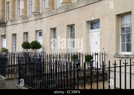 Nahaufnahme eines georgianischen Stadthauses im Royal Crescent, City of Bath, Somerset, England, Großbritannien. Ein UNESCO-Weltkulturerbe. Stockfoto