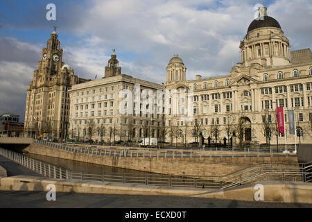 Die Liver Birds und Cunard Building an der Spitze der Pier am Hafen Liverpool UK. Stockfoto