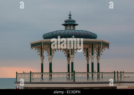 Edwardian Musikpavillon, Eastbourne, Sussex, an einem Winternachmittag. Stockfoto