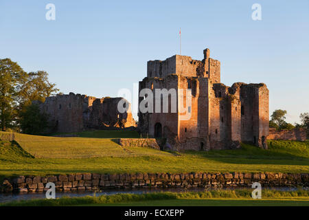 Brougham Castle, in der Nähe von Penrith, bei Sonnenuntergang Stockfoto