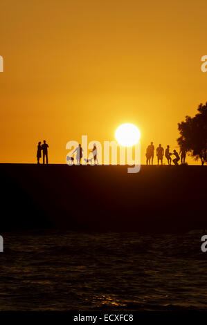 Gran Canaria - Maspalomas, Paseo Maritim, Promenade und Strand. Sonnenuntergang. Stockfoto