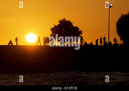 Gran Canaria - Maspalomas, Paseo Maritim, Promenade und Strand. Sonnenuntergang. Stockfoto