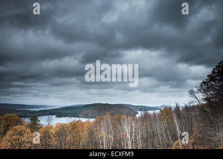 Der Blick von Enfield übersehen, während der Herbst, Ausbau Park, Ware, Massachusetts. Stockfoto