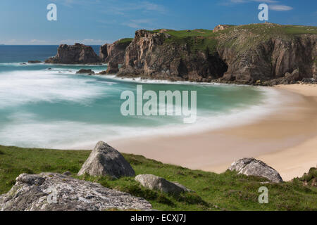 Mangersta oder Mangurstadh Strand und Meer-Stacks auf der Isle of Lewis und Harris, äußeren Hebriden, Schottland. Stockfoto