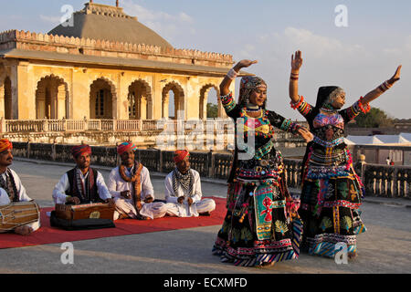 Tänzer und Musiker in Ahhichatragarh Fort, Nagaur, Rajasthan, Indien Stockfoto